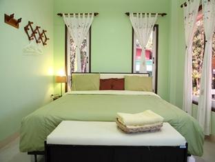 Neat and tidy little rooms at Amphawa Neat and tidy little rooms at Amphawa