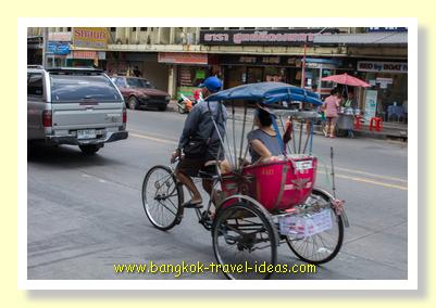 Bangkok sarmlor in the main street of Nonthaburi Bangkok sarmlor in the main street of Nonthaburi