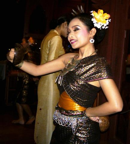 Thai Girl Dance