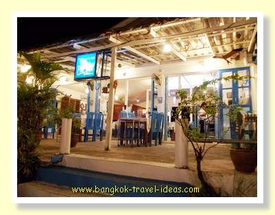 Entrance by boat to the Phu Talay restaurant Entrance by boat to the Phu Talay restaurant