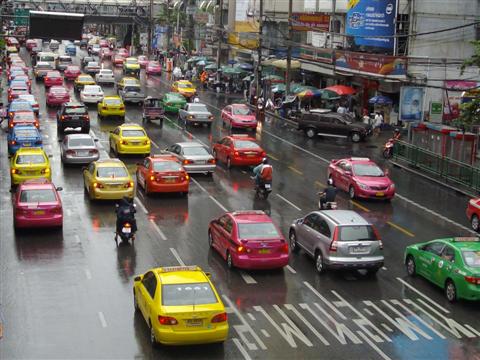 Bangkok traffic chaos with Bangkok taxis competing for customers