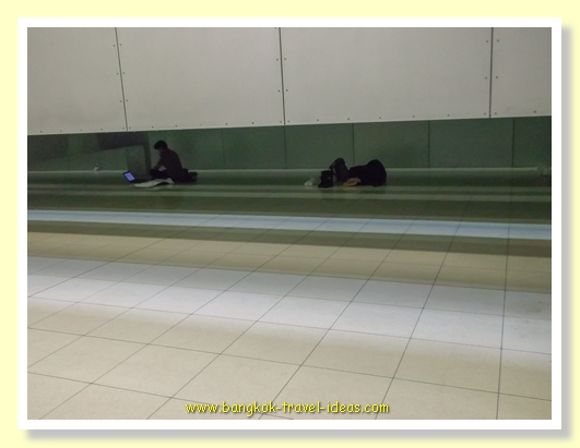 Sleeping in Bangkok Airport near the Airport Link connection