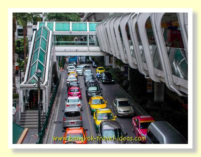 Skywalk at Ratchaprasong going to Chidlom