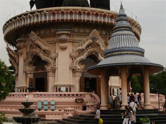 This base building holds the religious artifacts This base building holds the religious artifacts