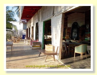 Bar and check-in area at Gu's Bay Resort, Koh Chang