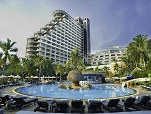 Swim in the contoured pool a the Hua Hin Hilton Swim in the contoured pool a the Hua Hin Hilton