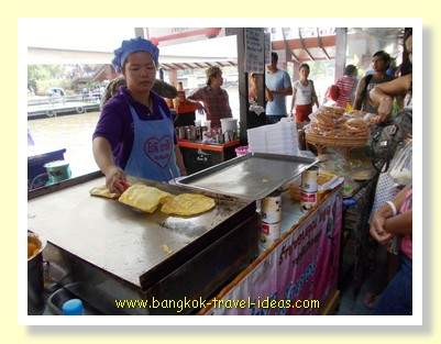 Food stalls at Kwan Riam Floating Market Food stalls at Kwan Riam Floating Market