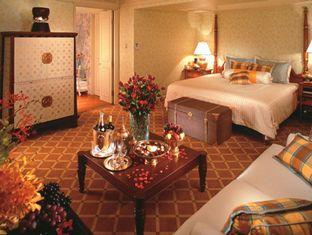 Bedroom suite at the Oriental Hotel on the banks of the Chaophyra River