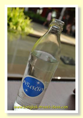 Outdoor dining canalside