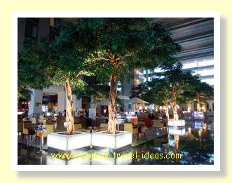 Coffee and snack area in the centre of the lobby