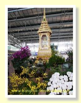 Beautiful flowers around this small temple Beautiful flowers around this small temple