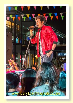 Entertainer at Paseo Mall Bangkok