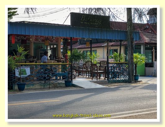 B2B Crazy Bar in Prachuap Khiri Khan B2B Crazy Bar in Prachuap Khiri Khan