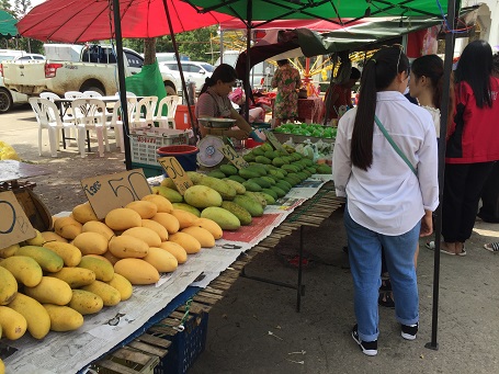 Market stalls at Wat Khao Chong Kaeo Wat Khao Chong Kaeo market