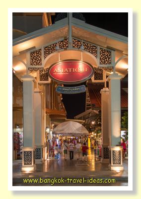 Shopping at Asiatique nightmarket Shopping at Asiatique nightmarket
