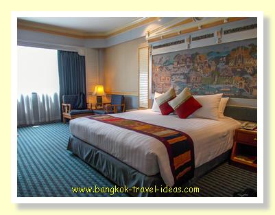 Ramada Plaza Menam bedroom overlooking the Chao Phraya River