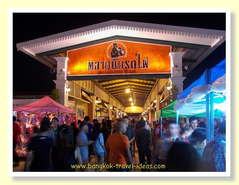 Railway market Bangkok Talad Rot Fai Railway market Bangkok Talad Rot Fai