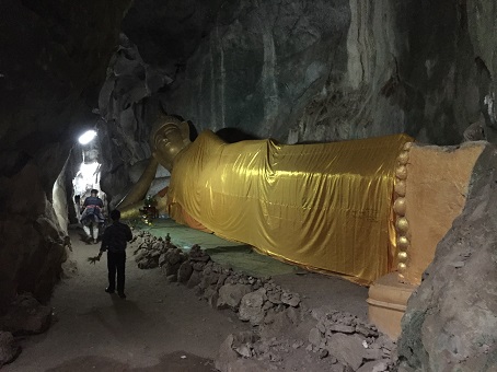 Reclining Buddha at Wat Ao Noi cave Reclining Buddha at Wat Ao Noi cave