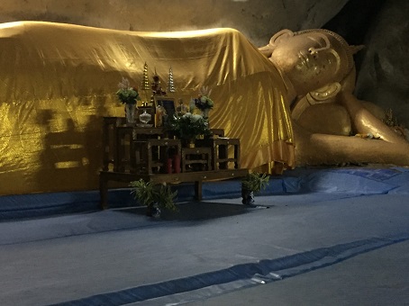 Reclining Buddha at Wat Ao Noi cave Reclining Buddha at Wat Ao Noi cave