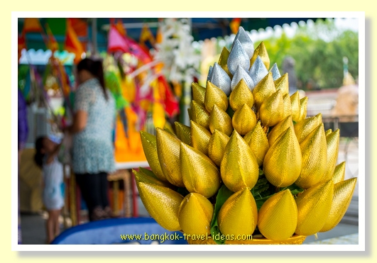 Monks offerings at Wat Asokaram