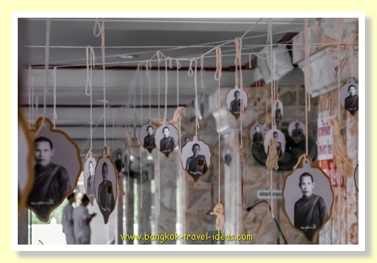 Monks at Phra Thutangkha Chedi
