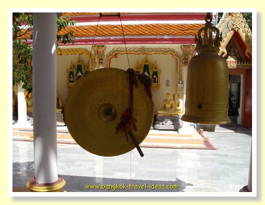 Respect to the sea at Wat Bang Phli Yai Klang Respect to the sea at Wat Bang Phli Yai Klang
