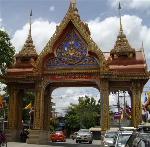 The inside of the front gate at Wat Bang Phli Yai Nai